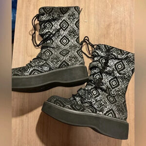 Demonias LIKE NEW Emily 322 Bat Lacey Githic Platform Witchy Academia Boots 12